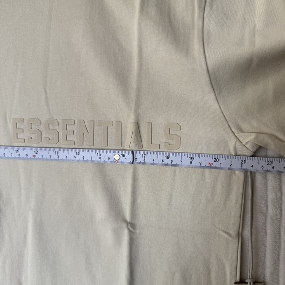 Fear Of God Essentials Eggshell Cream Short Sleeve T-Shirt Size XS NWT - Picture 7 of 16